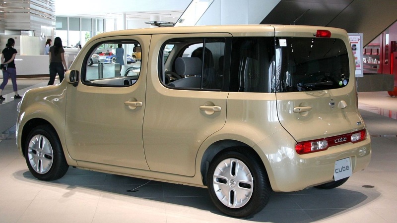 File:1200px-NISSAN cube Z12 rear.jpg