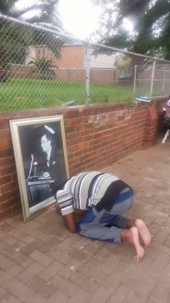 File:Pray to Branham.jpg